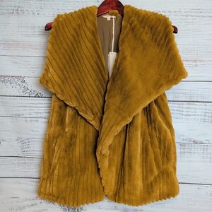 NWT Mystree Faux Fur Vest Yellow Mustard Boho 60's 70's Women’s Size Small Cozy
